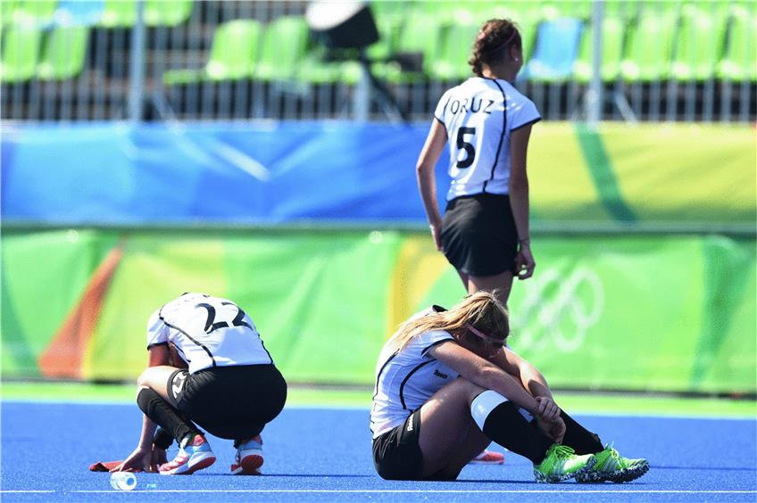 Enttäuschung pur: Die deutschen Hockeydamen haben das Finale in Rio knapp verpasst. Die Niederländerinnen waren im Penaltyschießen zu stark.  Foto: dpa