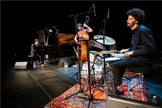 Eröffnung des Landesjazzfestivals: das Trio Shalosh spielt im Sudhaus. Bild: Carolin Albers