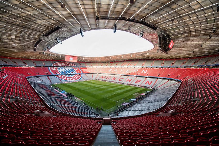 Etwas mehr als 75?000 Zuschauer verfolgen normalerweise die Heimspiele des FC Bayern in der Münchner Allianz Arena. Sollte die Fußball-Bundesliga von Mai an tatsächlich wieder spielen, werden die Plätze wohl leer bleiben. Foto: Matthias Balk/dpa