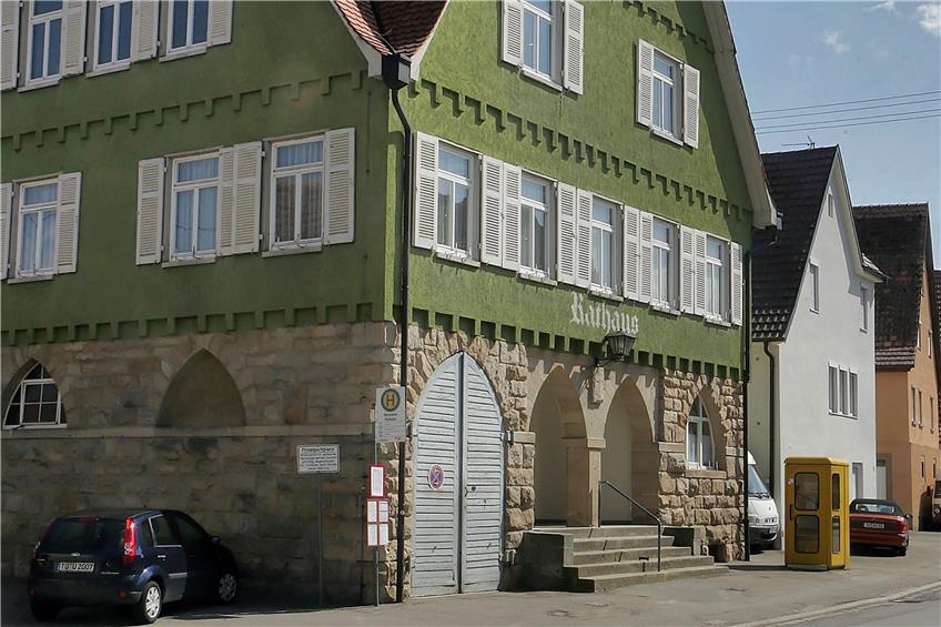 Ganz schön grün: Das Weilheimer Rathaus. Archivbild: Ulrich Metz