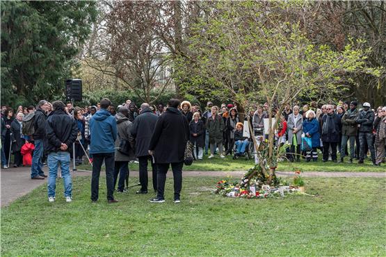 Gedenkfeier für den getöteten Gambier Basiru Jallow im Alten Botanischen Garten in Tübingen. Bild: Ulrich Metz