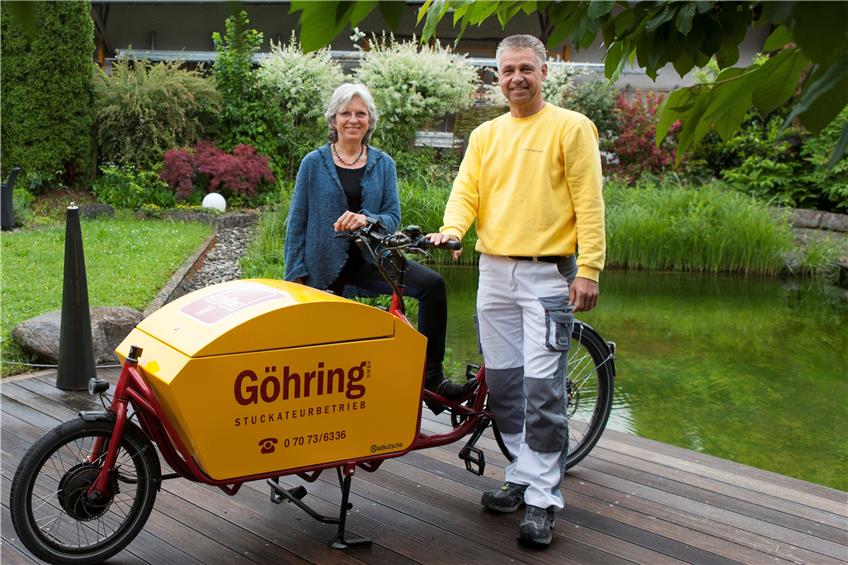 Gemeinsam steuern sie den Unterjesinger Stuckateurbetrieb: Gabriele Göhring und Volkmar Bahlinger.