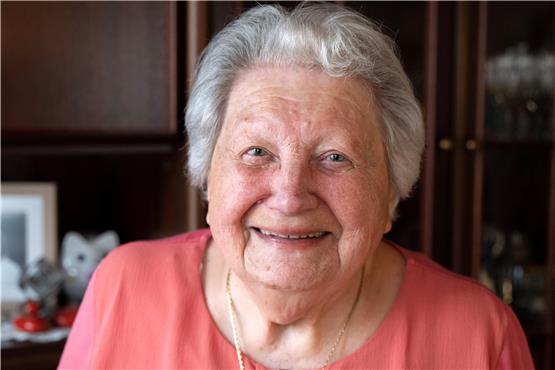Gisela Luisoder schätzt auch mit 90 ein Leben mit Pfiff. Bild: Klaus Franke
