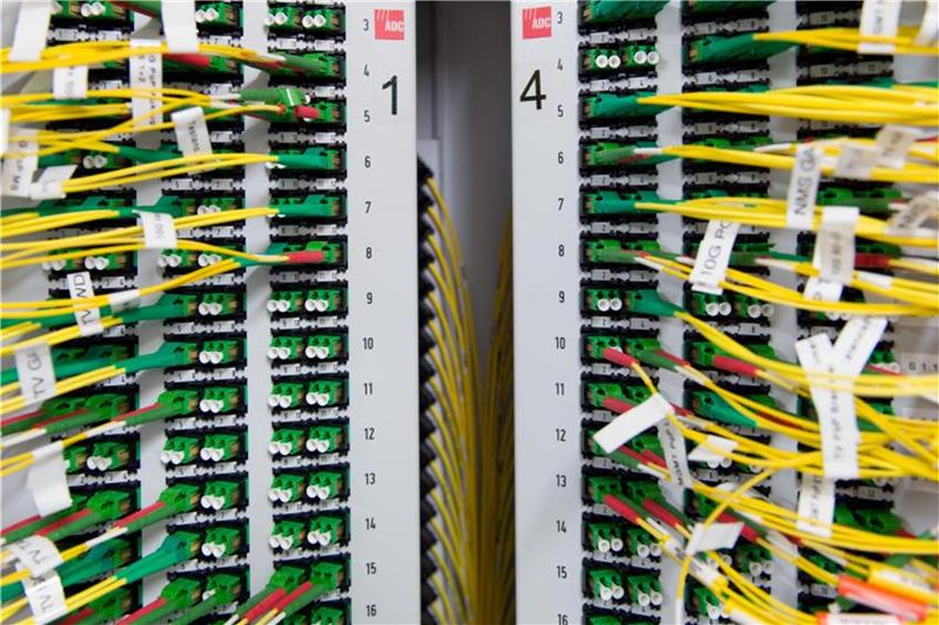 Glasfaserkabel zur Übertragung von Hochgeschwindigkeitsinternet. Foto: Daniel Reinhardt/Archiv dpa/lsw