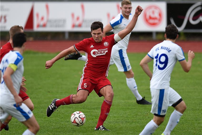 Gute Besserung, Rene Hirschka! Für den Kapitän vom FC Rottenburg ist die Saison nach der schweren Verletzung gegen den SSC Tübingen beendet. Archivbild: Ulmer