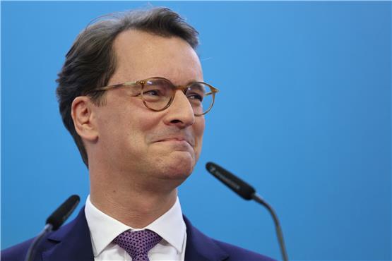 Hat allen Grund zur Freude: NRW-Ministerpräsident und CDU-Spitzenkandidat Hendrik Wüst. Foto: Rolf Vennenbernd/dpa