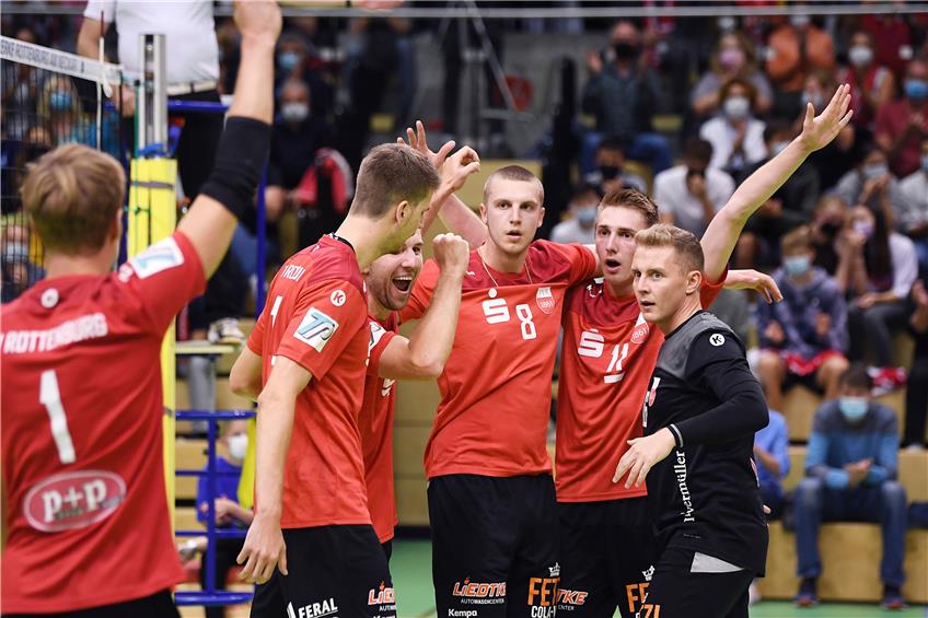 Hatten allen Grund zur Freude: Die Volleyballer des TV Rottenburg am heutigen Abend. Bild: Ulmer