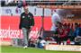 Heidenheims Trainer Frank Schmidt reagiert unzufrieden. Foto: Harry Langer/dpa