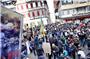 Hunderte demonstrierten am Samstag in Tübingen gegen den Einmarsch der Türkei in...