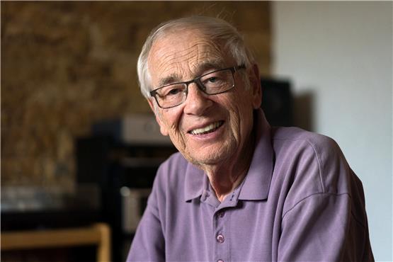 „Ich würde gerne noch ein bisschen dableiben“, wünscht sich Ammerbuchs langjähriger Bürgermeister Hugo Dieter zu seinem 80. Geburtstag. Bild: Ulrich Metz