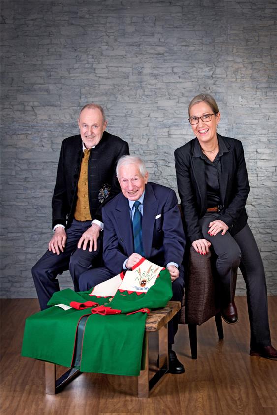 Ihr Herz schlägt für die Ausstattung von Vereinen oder Firmen: Ulrich Negele junior, Ulrich Negele senior und Regine Negele-Henkel (von li. nach re.), Geschäftsführerin des 130-jährigen Unternehmens.