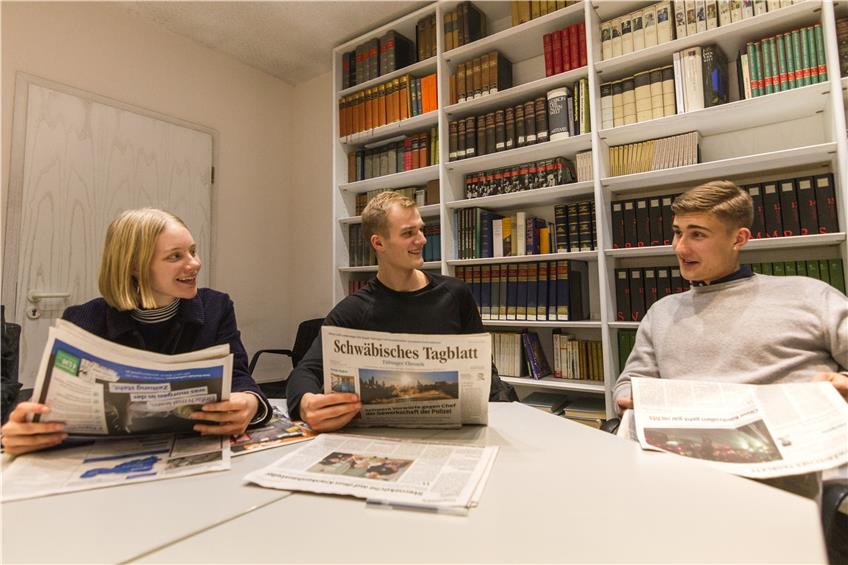 Im Bild von links: Snaedis Björnsdottir (19 Jahre alt), Sigurdur Ingvarsson (20) und Snorri Másson (21). Bild: Marko Knab