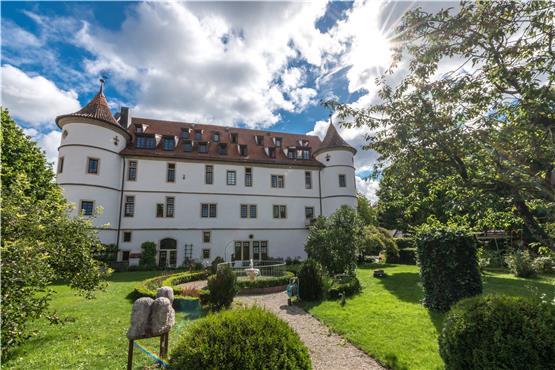 Im Bühler Schloss richteten die Jesuiten einst eine Brauerei ein, später zog es die Tübinger Studenten zum Tanz an. Bilder: Wolfgang Albers