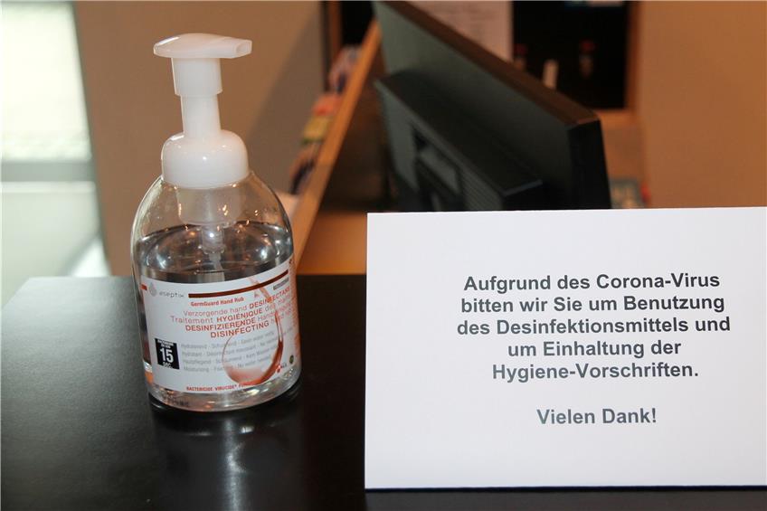 Im Diözesanmuseum steht Desinfektionsmittel bereit. Bild: Hete Henning