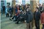 Im Rathaus hatten sich etliche Bürger versammelt, um die Wahlergebnisse der einz...