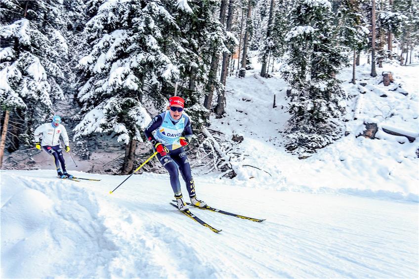 Im Sommer waren Fahrrad und Skiroller gefragt. Doch der Winter kam rechtzeitig, und so konnten Janina Hettich und das deutsche Team Schneekilometer in der Schweiz sammeln.  Foto: Manuel Lusti/Voigt