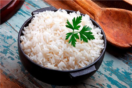 In Deutschland isst jeder Mensch im Durchschnitt rund 1,5 Kilogramm Reis im Jahr. Foto lcrribeiro33 stock.adobe.com