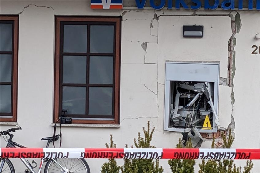 In Hailfingen haben Unbekannte einen Geldautomaten gesprengt. Bild: Angelika Bachmann
