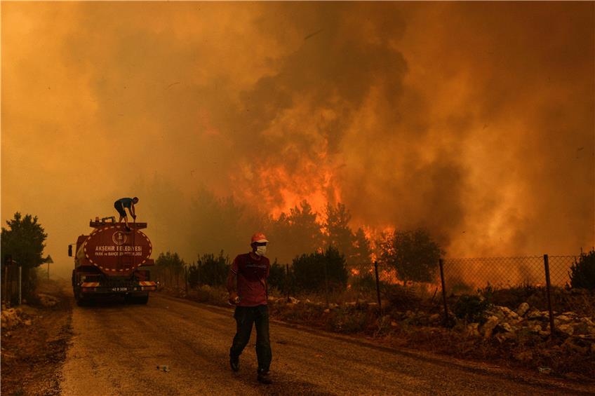 In Sirtkoy an der Südküste der Türkei greift einer der Waldbrände um sich. Auch in der Ferienregion Bodrum wurden mehrere Dörfer evakuiert. Foto: Uncredited