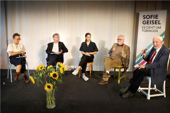 In der Diskussion (von links): Sofie Geisel, Christian Hübel , Franca Leutloff, Gerhard Schnaitmann und Ernst Ulrich von Weizsäcker.Bild: Anne Faden