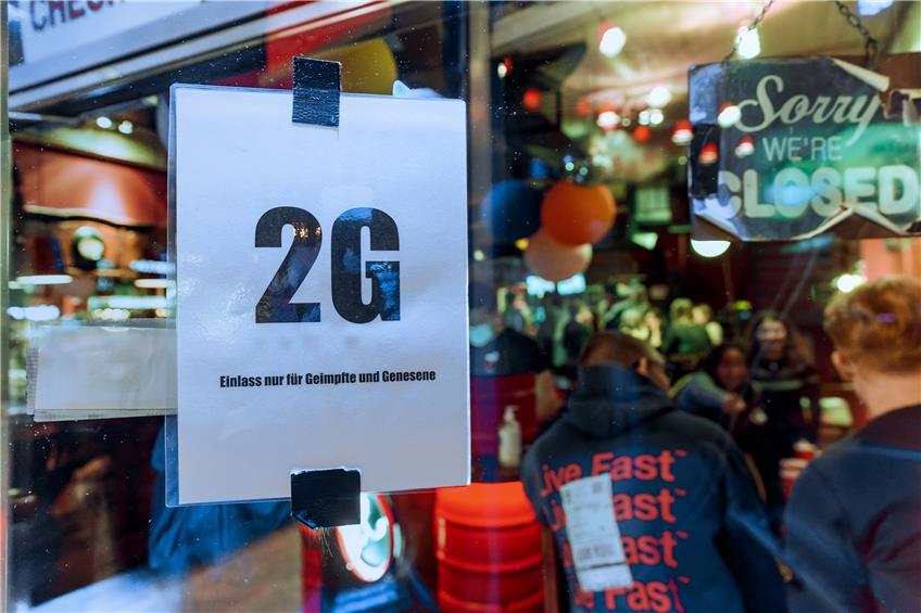 In vielen Bars und Diskos gilt die 2G-Regel längst. Wollen nun auch Einzelhändler nachziehen? Foto: Markus Scholz/dpa