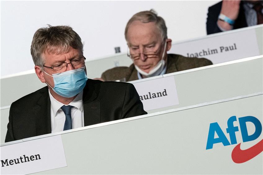 Jörg Meuten (links) musste bei der Europa-Abstimmung eine Niederlage einstecken. Foto: Jens Schlüter/afp