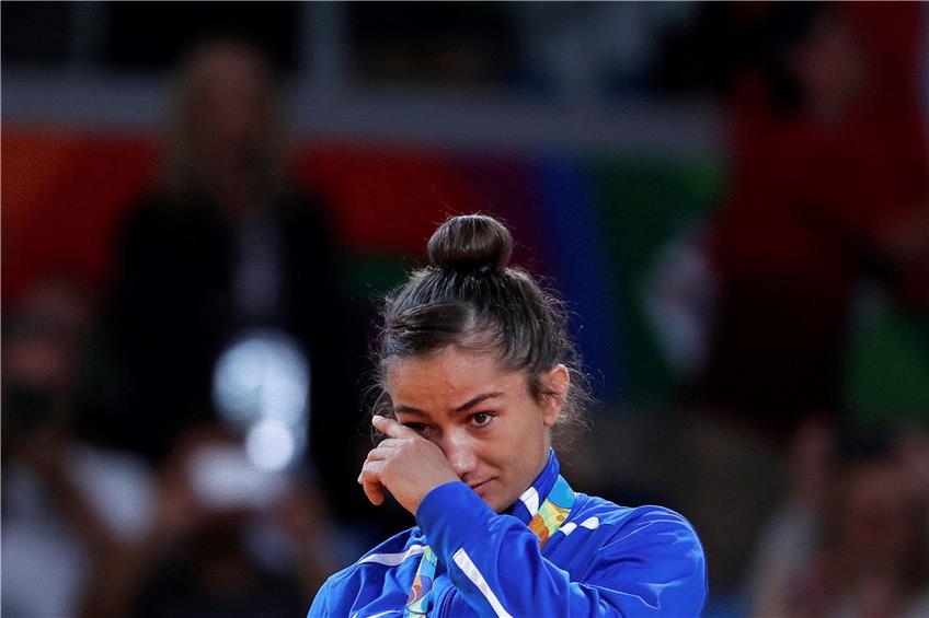 Kämpfte bei der Siegerehrung mit den Tränen: Majlinda Kelmendi, die erste Goldmedaillengewinnerin aus dem Kosovo. Foto: dpa