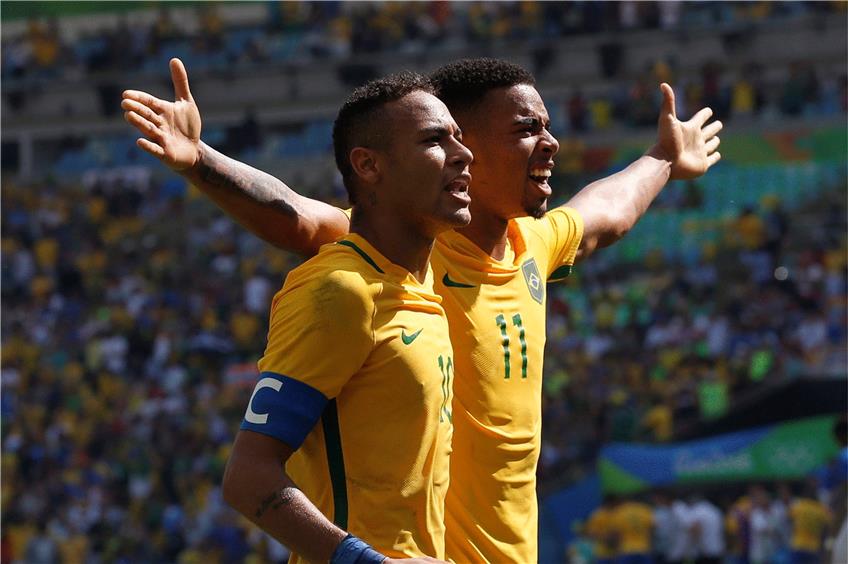 Kapitän Neymar (vorne) und sein brasilianischer Teamkollege Gabriel Jesus kennen gegen Deutschland nur eins: Gold, sonst nichts. Foto: dpa