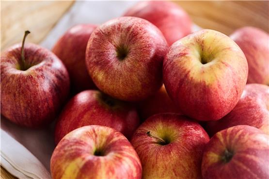 Kein Pünktchen auf dem Apfel – das deutet auf Pestizideinsatz hin.