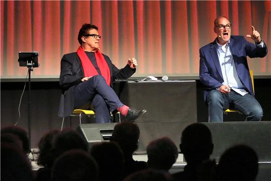 Klaus Birk (links) und Andreas Müller unterhielten im Sparkassen Carré. Bild: Erich Sommer