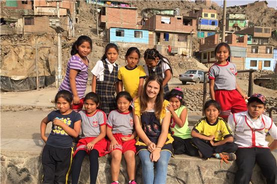 Laura Dieter war für den Verein El Buen Samaritano als Freiwillige in der peruanischen Hauptstadt Lima und hilft dort in einer Schule imArmenviertel Mariátegui. Der Verein sammelt auch in MössingenSpenden für das Bildungsprojekt. Privatbild
