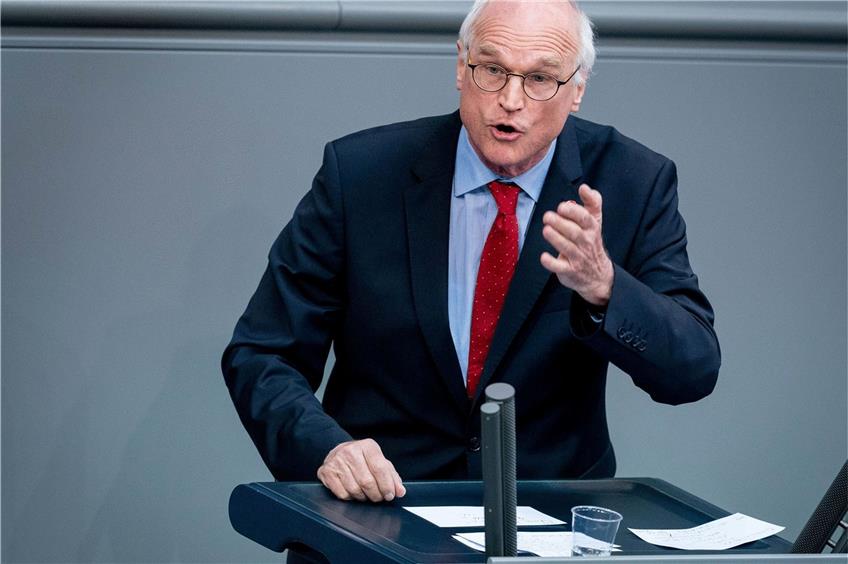 Lothar Binding (SPD) spricht während der 167. Sitzung des deutschen Bundestages zu den Abgeordneten. Thema ist die erste Lesung des Corona-Konjunkturpakets. +++ dpa-Bildfunk +++ Foto: Kay Nietfeld/dpa