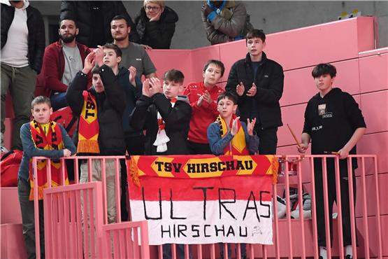 Machten mächtig Stimmung im Finale des Männer-Stadtpokals: Die „Ultras“ des TSV Hirschau. Bild: Ulmer