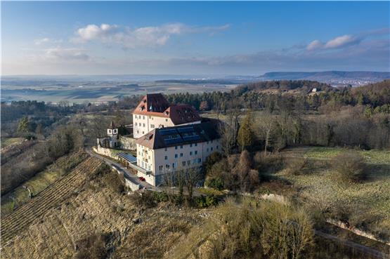 Malerisch am Schönbuchrand gelegen thront das Schloss Roseck über Unterjesingen und dem Ammertal. Bild: Ulrich Metz