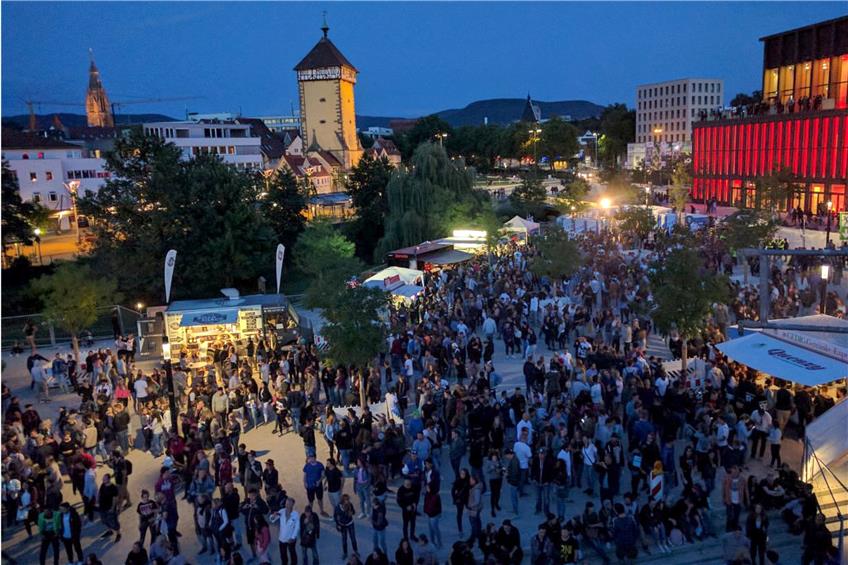Maximal 5000 Besucher/innen dürfen gleichzeitig auf das Festival-Gelände im Bürgerpark. Bilder: KuRT