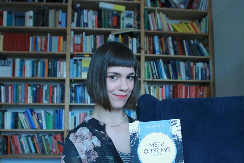 Miri Watson und ihr Buch „Meer ohne Mo“.Privatbild