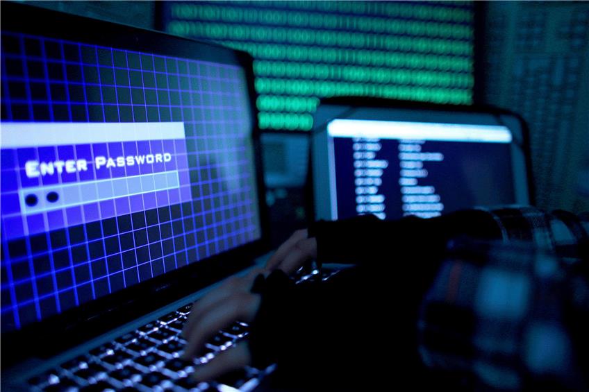 Mit Cyber-Angriffen können große Produktionsbetriebe mitunter wochenlang lahmgelegt werden. Viele Unternehmen sind nicht gut genug geschützt. Foto: Oliver Berg/dpa