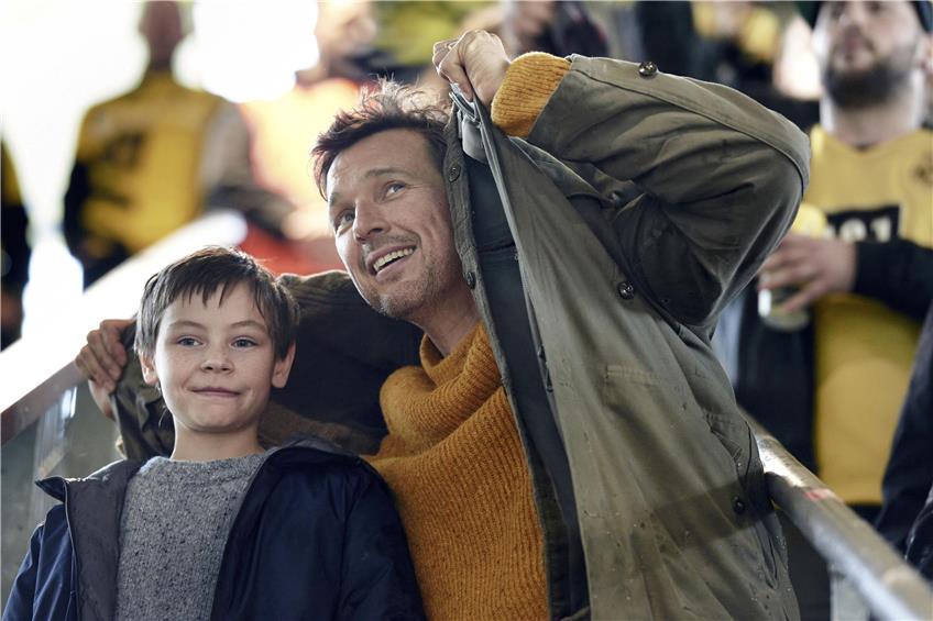 Mit Kindern als Filmpartner hat Florian David Fitz nur gute Erfahrungen gemacht, auch mit Cecilio Andresen, der in „Wochenendrebellen“ seinen Sohn Jason spielt.  Foto: Leonine/dpa