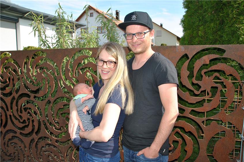 Mona Kurth und Frank Schäfer mit dem Baby Levi Schäfer. Bild: Jana Breuling