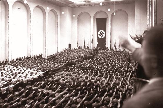 Nationalsozialistische Kundgebung im Festsaal der Universität Tübingen. Das genaue Jahr lässt sich nicht mehr feststellen. Archivbild: Gebrüder Metz