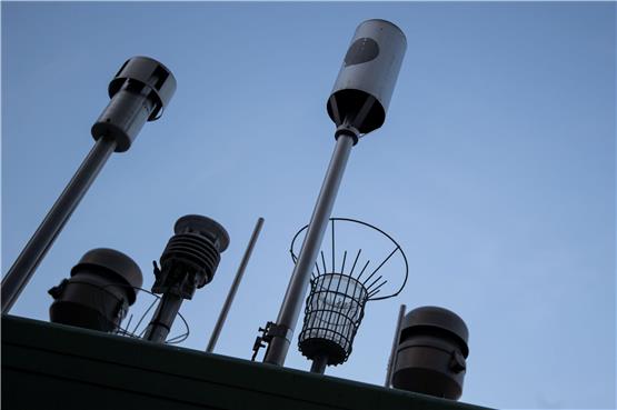 Netzwerk mit biologischem Wert: Messgeräte zur Kontrolle der Luftqualität gibt es überall auf der Welt – unser Foto zeigt Geräte an einer Station der Landesanstalt für Umwelt Baden-Württemberg (LUBW) in Stuttgart.  Foto: Marijan Murat/dpa