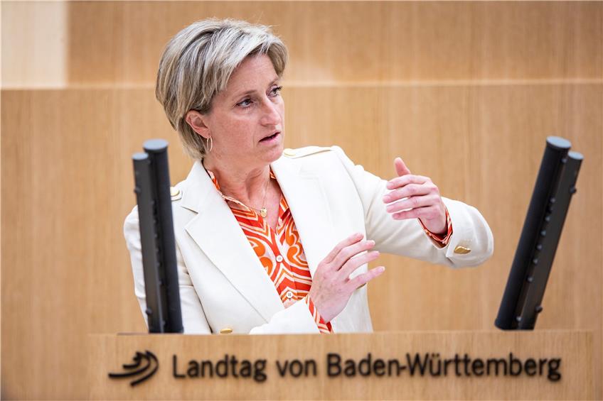 Nicole Hoffmeister-Kraut (CDU), Ministerin für Wirtschaft, spricht. Foto: Tom Weller/dpa