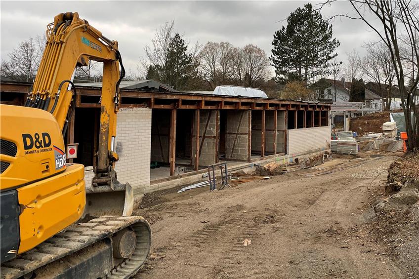 Noch sieht es auf der Baustelle des Kindergartens St. Elisabeth in Poltringen nicht so aus, als ob die Erweiterung dieses Jahr fertig wird. Bild: Uschi Hahn