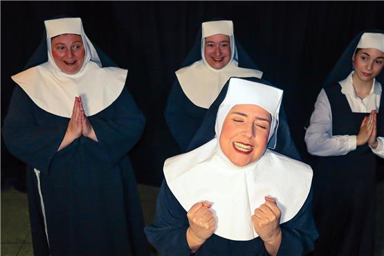Nonnen mit Glamour-Faktor: Das Musical „Sister Act“ am Reutlinger Naturtheater. Bilder: PR/NTR