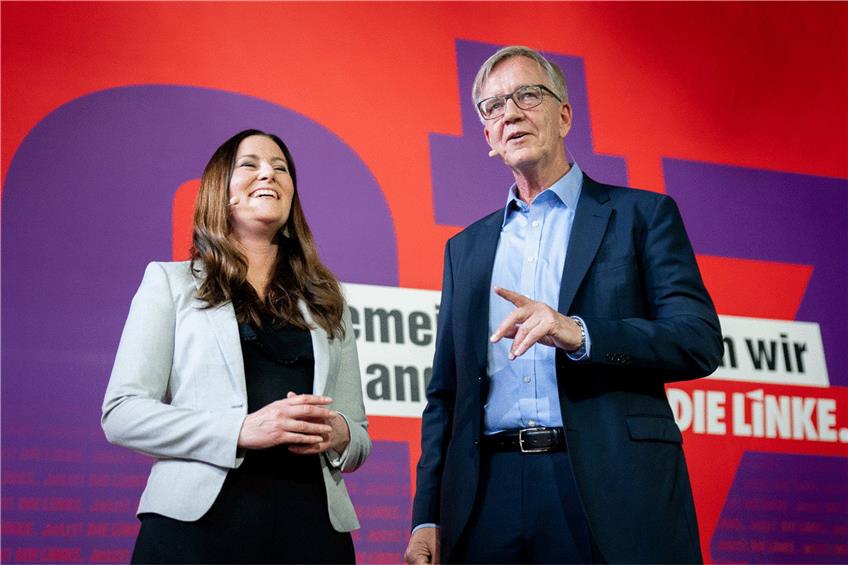 Optimistischer Start: Janine Wissler und Dietmar Bartsch sind Spitzenkandidaten für die Bundestagswahl. Foto: Kay Nietfeld/dpa