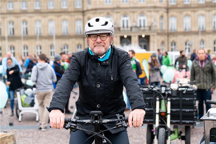Passionierter Radfahrer: Winfried Hermann, früherer Tübinger Bundestagsabgeordneter, jetzt Verkehrsminister. Archivbild: Daniel Mühlebach