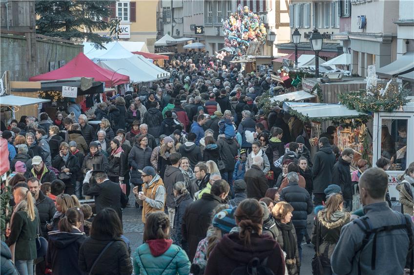 Perfektes Weihnachtsmarktwetter lockte am Samstag die Massen in die Altstadt.Bild: Metz