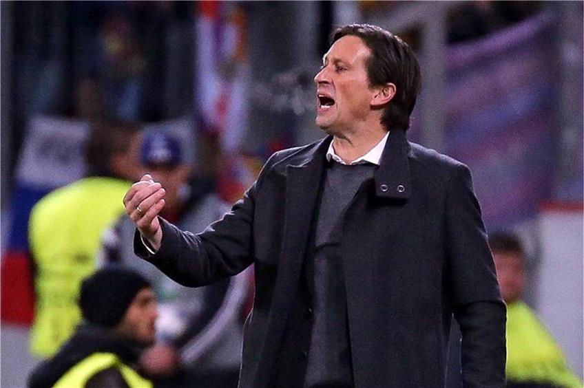 Reagierte im Interview nach dem enttäuschenden 1:1 gegen Barcelona gereizt: Leverkusens Trainer Roger Schmidt. Foto: Imago