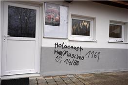 Nach Hakenkreuz-Graffiti an Moschee: Interreligiöser Dialog in Mössingen