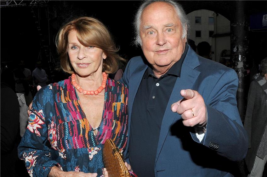 Regisseur Michael Verhoeven mit seiner Ehefrau, der Schauspielerin Senta Berger.  Foto: Ursula Düren/dpa